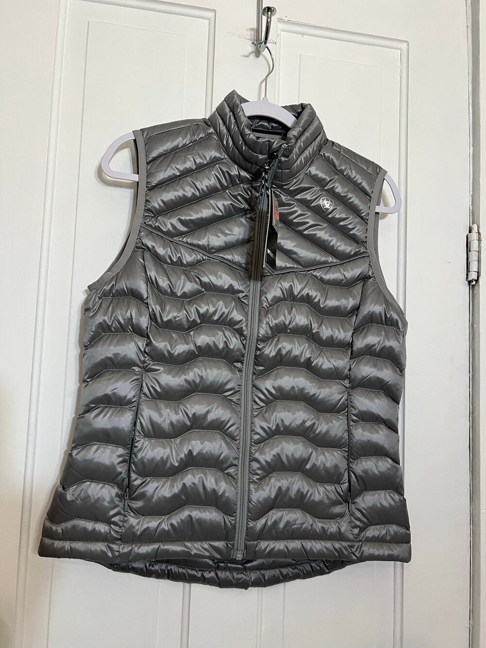 Ariat Women's medium Ideal duck Down Iridescent Ultimate Grey Vest NWT puffy